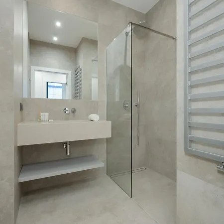 Deluxe In The Center By Renters
