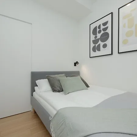 Deluxe In The Center By Renters Apartment Warsaw
